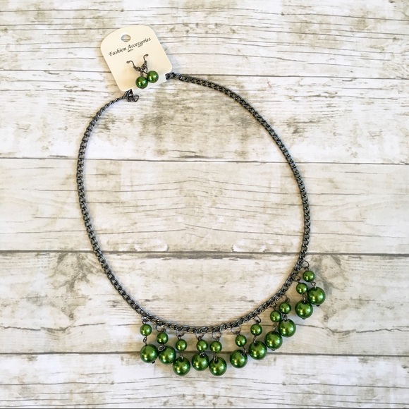 ✨4/$25✨ Necklace and Earrings Set - Green/Black - Picture 6 of 7
